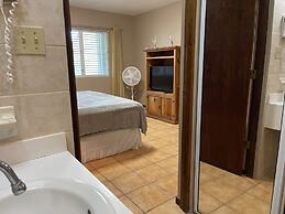 Beach condo with Pool and Ocean View