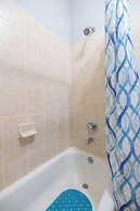 Beach condo with Pool and Ocean View