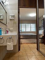 Beach condo with Pool and Ocean View