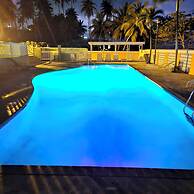 Beach condo with Pool and Ocean View