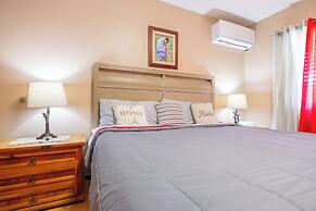 Beach condo with Pool and Ocean View