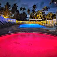 Beach condo with Pool and Ocean View