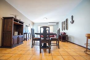 Beach condo with Pool and Ocean View