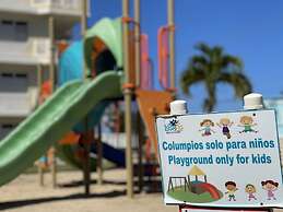 Beach condo with Pool and Ocean View