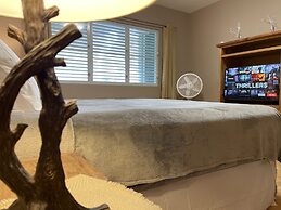 Beach condo with Pool and Ocean View