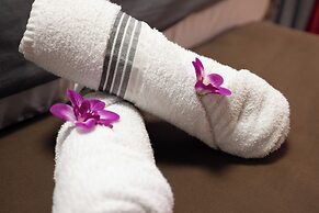 Beach condo with Pool and Ocean View