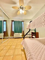 Beach condo with Pool and Ocean View