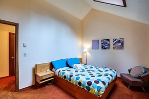 85SW - Fireplace - WiFi - Washer/Dryer - Dishwasher - Sleeps 4