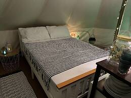 Spacious Bell Tent at Herigerbi Park, Lincolnshire