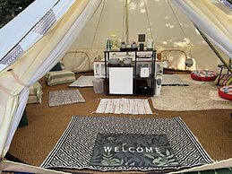 Spacious Bell Tent at Herigerbi Park, Lincolnshire