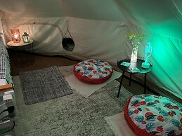 Spacious Bell Tent at Herigerbi Park, Lincolnshire