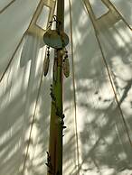 Spacious Bell Tent at Herigerbi Park, Lincolnshire