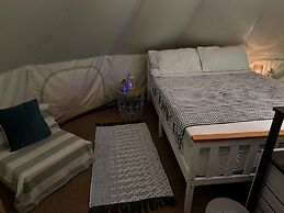 Spacious Bell Tent at Herigerbi Park, Lincolnshire