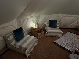 Spacious Bell Tent at Herigerbi Park, Lincolnshire