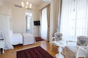 Rasim Palas (Adults Only +12)