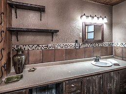 Mechem Dr Apache Village & Cabins by VTrips