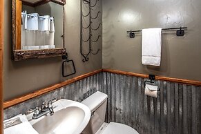 Mechem Dr Apache Village & Cabins by VTrips