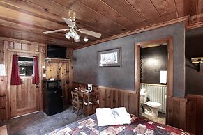 Mechem Dr Apache Village & Cabins by VTrips