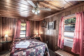 Mechem Dr Apache Village & Cabins by VTrips