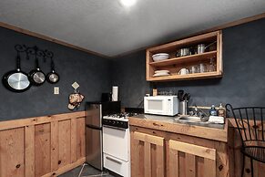 Mechem Dr Apache Village & Cabins by VTrips