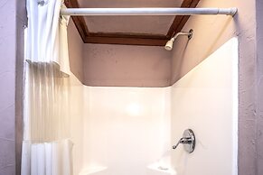 Mechem Dr Apache Village & Cabins by VTrips