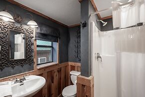 Mechem Dr Apache Village & Cabins by VTrips