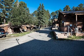 Mechem Dr Apache Village & Cabins by VTrips