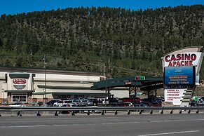 Mechem Dr Apache Village & Cabins by VTrips