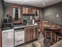 Mechem Dr Apache Village & Cabins by VTrips