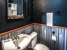 Mechem Dr Apache Village & Cabins by VTrips