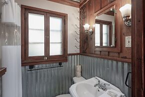 Mechem Dr Apache Village & Cabins by VTrips