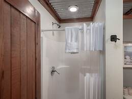 Mechem Dr Apache Village & Cabins by VTrips