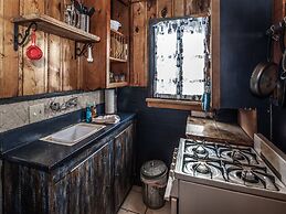 Mechem Dr Apache Village & Cabins by VTrips