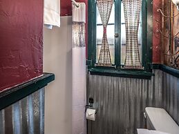 Mechem Dr Apache Village & Cabins by VTrips