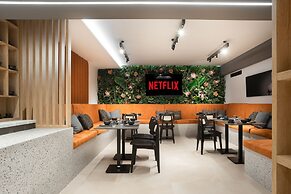 11 Enteka Acropolis Suites