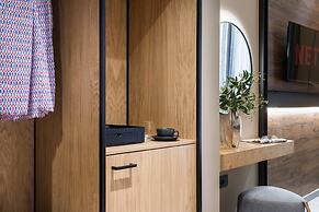 11 Enteka Acropolis Suites