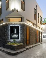 11 Enteka Acropolis Suites