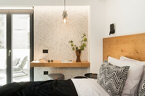 11 Enteka Acropolis Suites