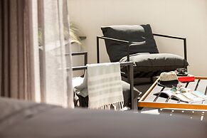 11 Enteka Acropolis Suites