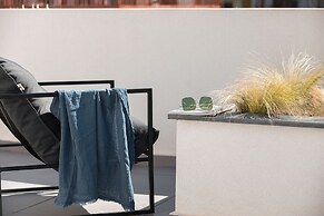 11 Enteka Acropolis Suites