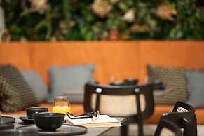 11 Enteka Acropolis Suites