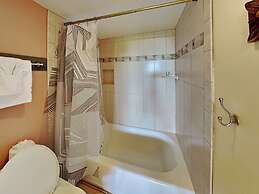 Maui Banyan by VTrips