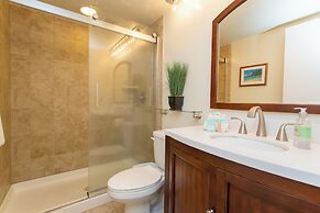 Maui Banyan by VTrips