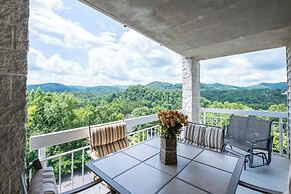 Whispering Pines Condos by VTrips