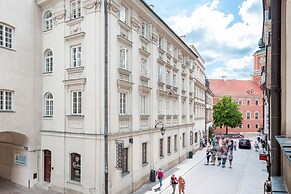 Apartment Swietojanska Warsaw by Renters