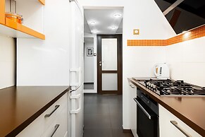 Apartment Swietojanska Warsaw by Renters