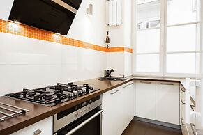 Apartment Swietojanska Warsaw by Renters