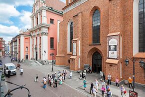 Apartment Swietojanska Warsaw by Renters