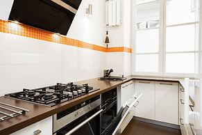 Apartment Swietojanska Warsaw by Renters