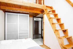 Apartment Swietojanska Warsaw by Renters